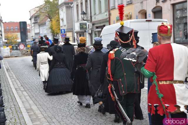 [WIDEO, FOTO] Marszałek Piłsudski na obchodach Święta Niepodległości w Świebodzicach