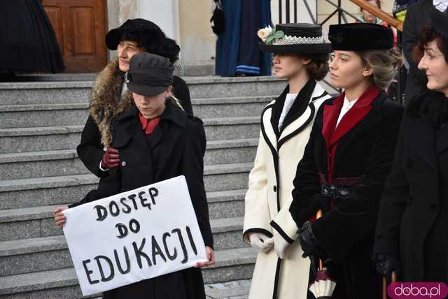 [WIDEO, FOTO] Marszałek Piłsudski na obchodach Święta Niepodległości w Świebodzicach