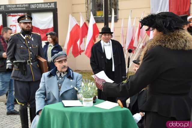 [WIDEO, FOTO] Marszałek Piłsudski na obchodach Święta Niepodległości w Świebodzicach