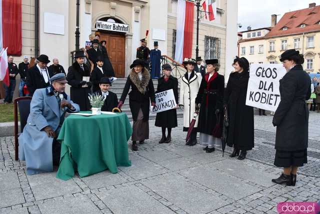 [WIDEO, FOTO] Marszałek Piłsudski na obchodach Święta Niepodległości w Świebodzicach