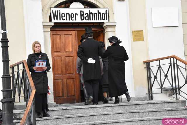 [WIDEO, FOTO] Marszałek Piłsudski na obchodach Święta Niepodległości w Świebodzicach