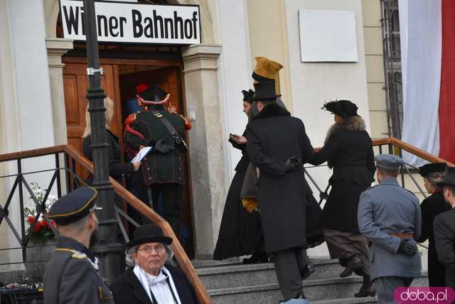 [WIDEO, FOTO] Marszałek Piłsudski na obchodach Święta Niepodległości w Świebodzicach