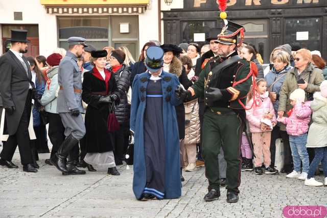 [WIDEO, FOTO] Marszałek Piłsudski na obchodach Święta Niepodległości w Świebodzicach