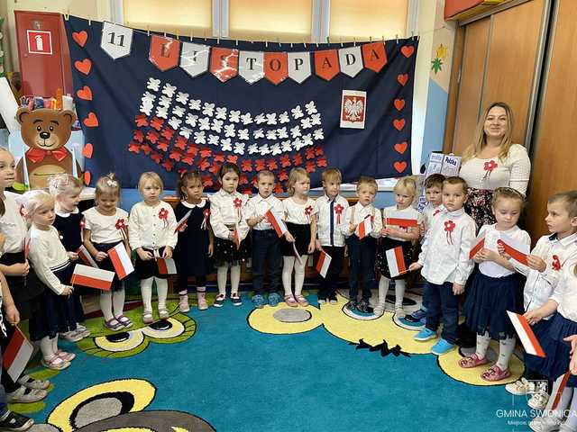 [FOTO] Od najmłodszych lat uczą się szacunku do symboli narodowych