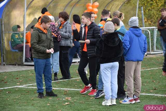 [WIDEO, FOTO] Udowodnili, że przemoc nie jest im obojętna. Marsz i piknik z okazji 19 dni przeciw przemocy w Żarowie