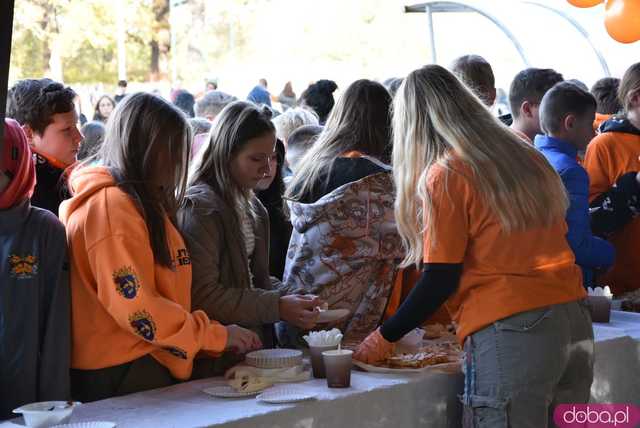 [WIDEO, FOTO] Udowodnili, że przemoc nie jest im obojętna. Marsz i piknik z okazji 19 dni przeciw przemocy w Żarowie