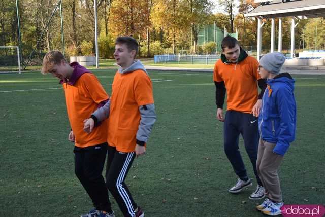 [WIDEO, FOTO] Udowodnili, że przemoc nie jest im obojętna. Marsz i piknik z okazji 19 dni przeciw przemocy w Żarowie