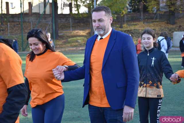 [WIDEO, FOTO] Udowodnili, że przemoc nie jest im obojętna. Marsz i piknik z okazji 19 dni przeciw przemocy w Żarowie