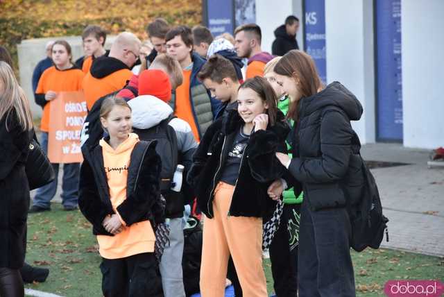 [WIDEO, FOTO] Udowodnili, że przemoc nie jest im obojętna. Marsz i piknik z okazji 19 dni przeciw przemocy w Żarowie