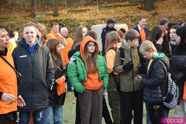 [WIDEO, FOTO] Udowodnili, że przemoc nie jest im obojętna. Marsz i piknik z okazji 19 dni przeciw przemocy w Żarowie