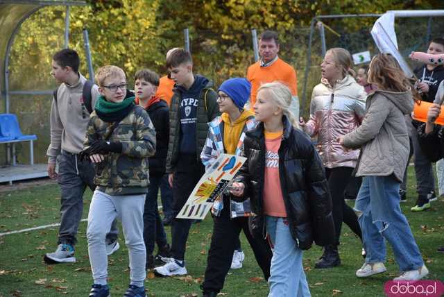 [WIDEO, FOTO] Udowodnili, że przemoc nie jest im obojętna. Marsz i piknik z okazji 19 dni przeciw przemocy w Żarowie