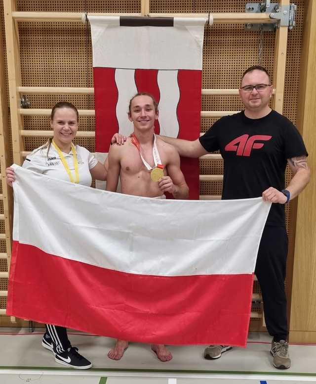 [FOTO] Świdniczanin mistrzem europy kadetów w sumo. Do drugiego medalu zabrakło niewiele