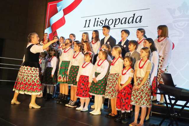 [FOTO] Zespoły i chóry zaśpiewały na XXV Festiwalu Pieśni Patriotycznych