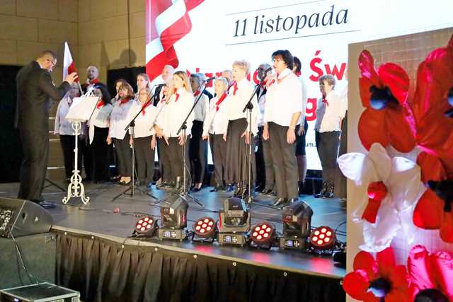 [FOTO] Zespoły i chóry zaśpiewały na XXV Festiwalu Pieśni Patriotycznych