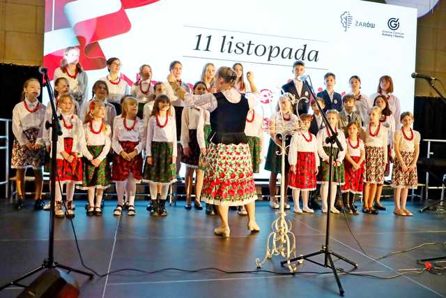 [FOTO] Zespoły i chóry zaśpiewały na XXV Festiwalu Pieśni Patriotycznych