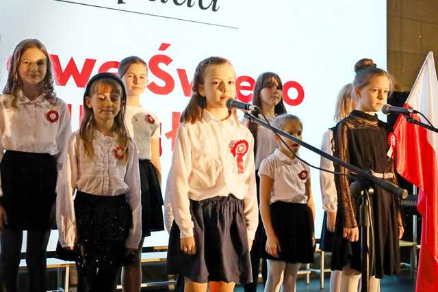 [FOTO] Zespoły i chóry zaśpiewały na XXV Festiwalu Pieśni Patriotycznych