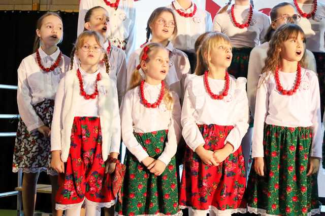 [FOTO] Zespoły i chóry zaśpiewały na XXV Festiwalu Pieśni Patriotycznych