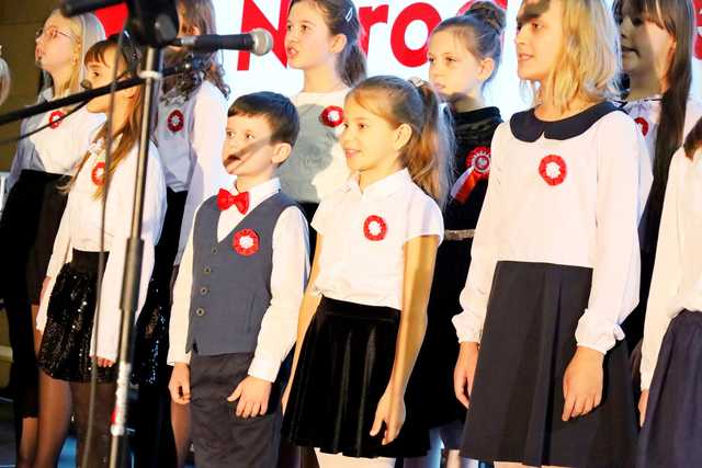 [FOTO] Zespoły i chóry zaśpiewały na XXV Festiwalu Pieśni Patriotycznych