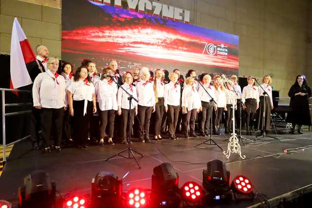 [FOTO] Zespoły i chóry zaśpiewały na XXV Festiwalu Pieśni Patriotycznych