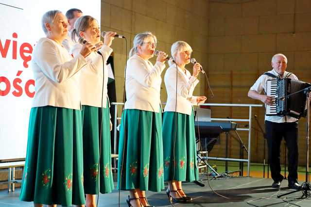 [FOTO] Zespoły i chóry zaśpiewały na XXV Festiwalu Pieśni Patriotycznych