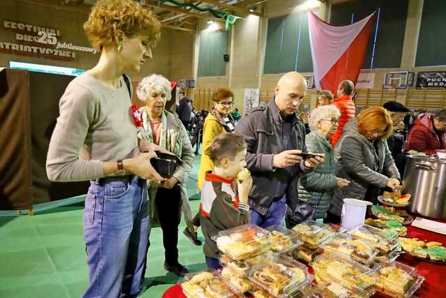 [FOTO] Zespoły i chóry zaśpiewały na XXV Festiwalu Pieśni Patriotycznych