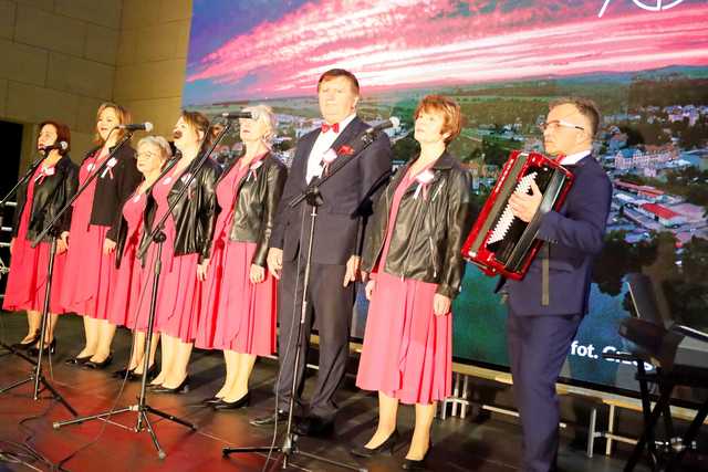 [FOTO] Zespoły i chóry zaśpiewały na XXV Festiwalu Pieśni Patriotycznych