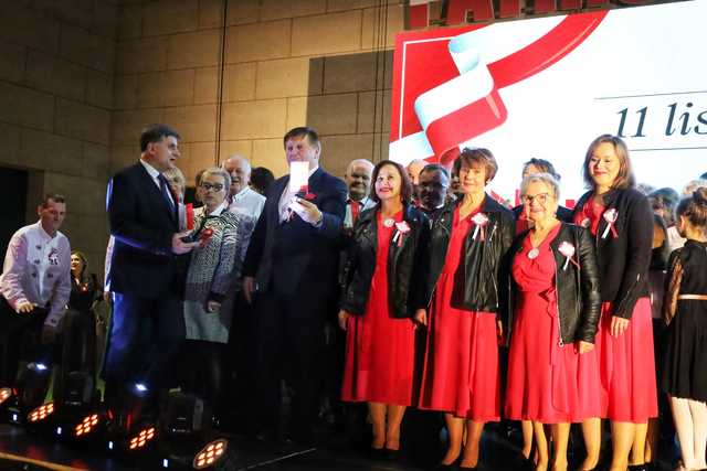 [FOTO] Zespoły i chóry zaśpiewały na XXV Festiwalu Pieśni Patriotycznych