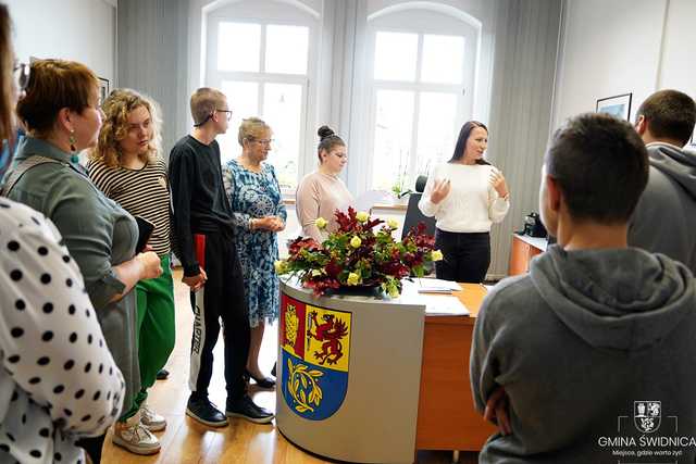 [FOTO] Uczniowie Szkoły Specjalnej z wizytą w Urzędzie Gminy Świdnica