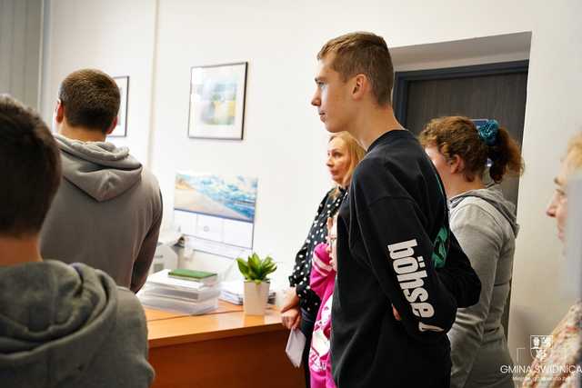 [FOTO] Uczniowie Szkoły Specjalnej z wizytą w Urzędzie Gminy Świdnica