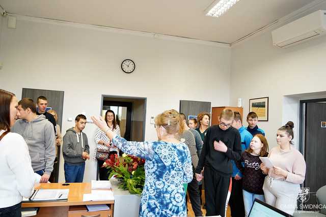 [FOTO] Uczniowie Szkoły Specjalnej z wizytą w Urzędzie Gminy Świdnica