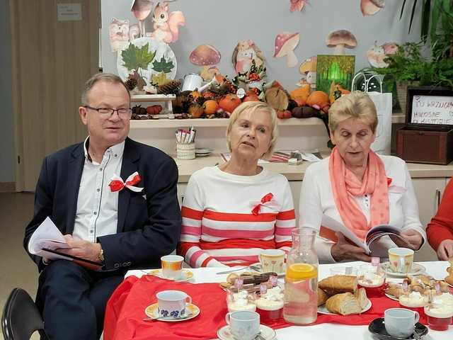 [FOTO] Patriotycznie u świebodzickich seniorów