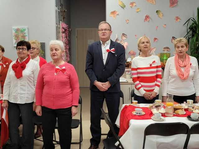 [FOTO] Patriotycznie u świebodzickich seniorów