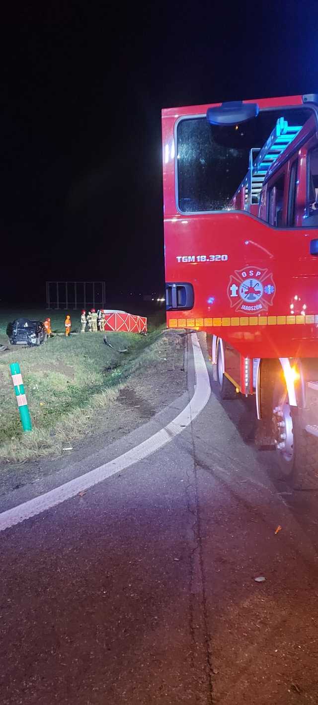 [FOTO] Zderzenie dwóch osobówek. Jedna osoba nie żyje, trzy w szpitalu