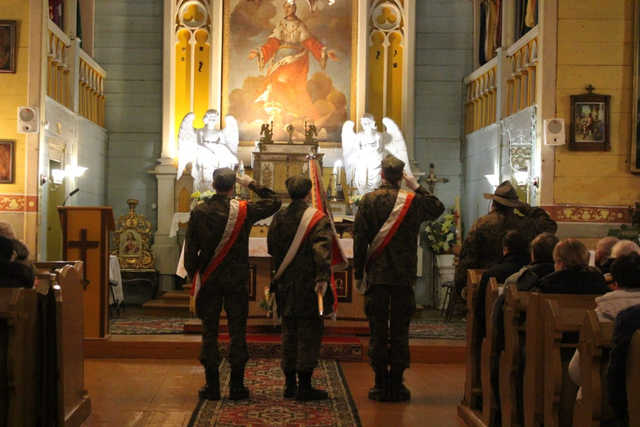 [FOTO] Pobiegli w sztafecie niepodległości