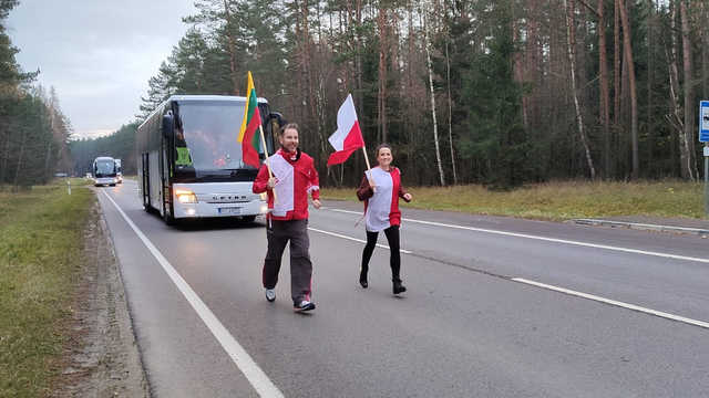 [FOTO] Pobiegli w sztafecie niepodległości