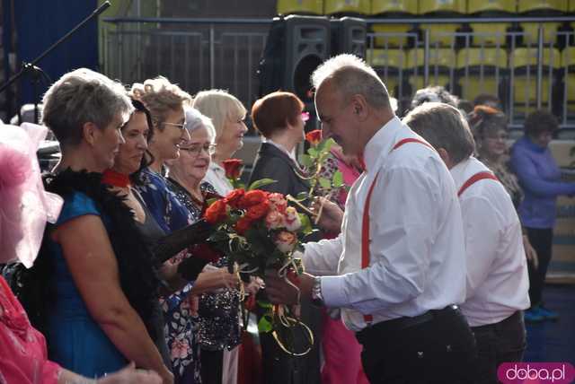 [DUŻO ZDJĘĆ] Powiew młodości, energii i optymizmu od tych najbardziej doświadczonych. Uroczysta gala na podsumowanie I edycji programu dla seniorów w Świebodzicach