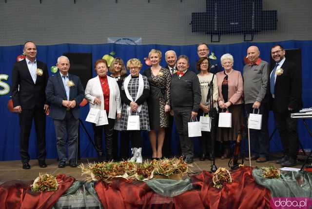 [DUŻO ZDJĘĆ] Powiew młodości, energii i optymizmu od tych najbardziej doświadczonych. Uroczysta gala na podsumowanie I edycji programu dla seniorów w Świebodzicach