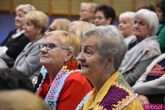 [DUŻO ZDJĘĆ] Powiew młodości, energii i optymizmu od tych najbardziej doświadczonych. Uroczysta gala na podsumowanie I edycji programu dla seniorów w Świebodzicach