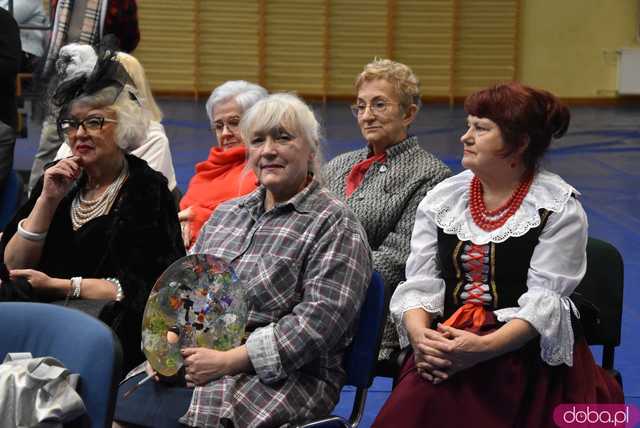 [DUŻO ZDJĘĆ] Powiew młodości, energii i optymizmu od tych najbardziej doświadczonych. Uroczysta gala na podsumowanie I edycji programu dla seniorów w Świebodzicach