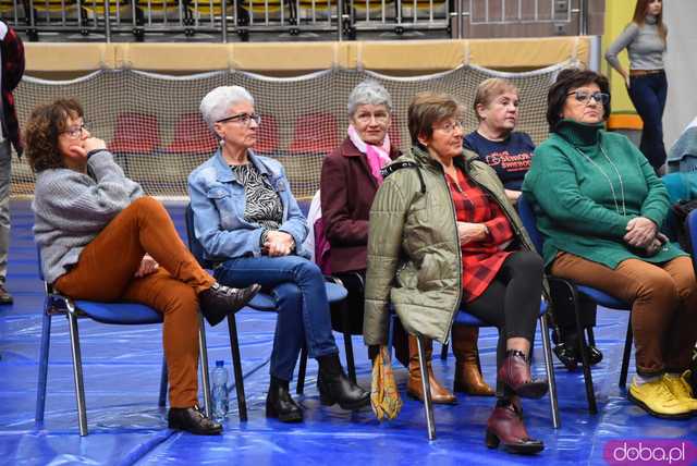 [DUŻO ZDJĘĆ] Powiew młodości, energii i optymizmu od tych najbardziej doświadczonych. Uroczysta gala na podsumowanie I edycji programu dla seniorów w Świebodzicach