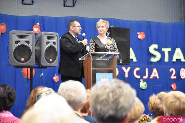 [DUŻO ZDJĘĆ] Powiew młodości, energii i optymizmu od tych najbardziej doświadczonych. Uroczysta gala na podsumowanie I edycji programu dla seniorów w Świebodzicach