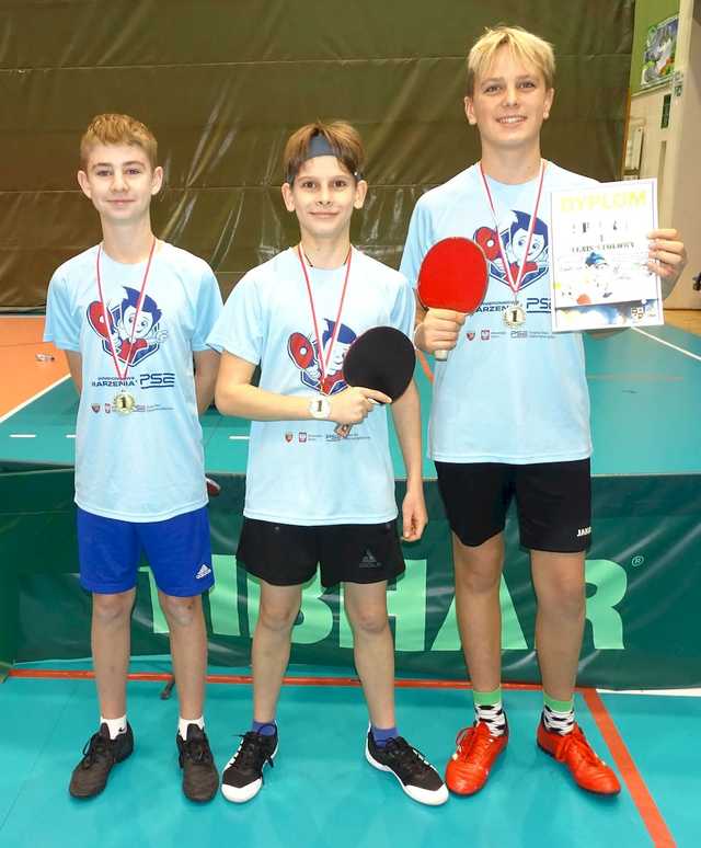 [FOTO] Zawodnicy z klas 7-8 szkół podstawowych rywalizowali w turnieju tenisa stołowego