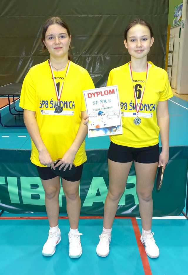 [FOTO] Zawodnicy z klas 7-8 szkół podstawowych rywalizowali w turnieju tenisa stołowego