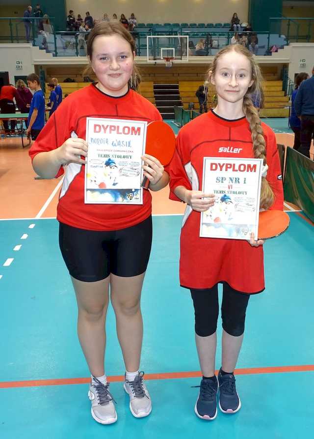 [FOTO] Zawodnicy z klas 7-8 szkół podstawowych rywalizowali w turnieju tenisa stołowego