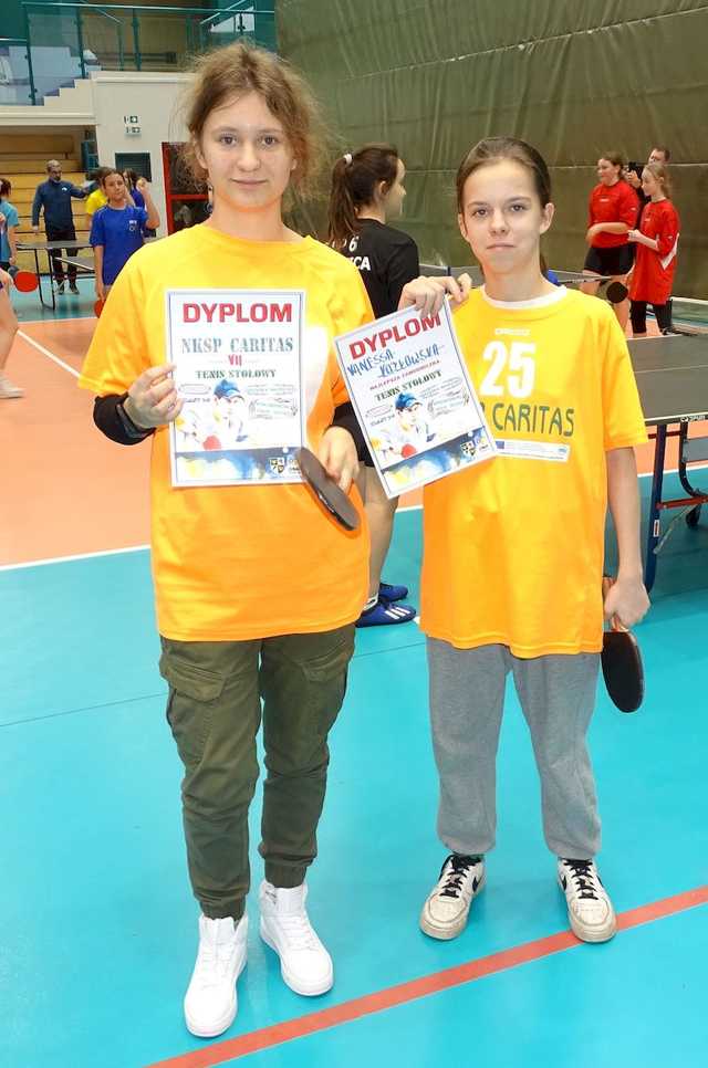 [FOTO] Zawodnicy z klas 7-8 szkół podstawowych rywalizowali w turnieju tenisa stołowego