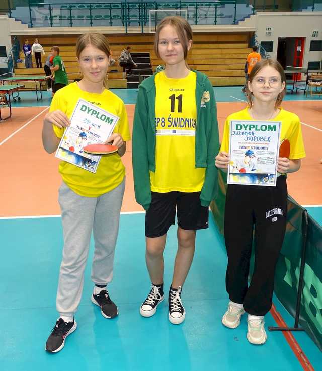 [FOTO] Zawodnicy z klas 5-6 szkół podstawowych rywalizowali w turnieju tenisa stołowego