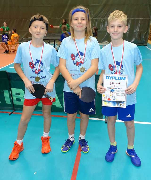 [FOTO] Zawodnicy z klas 5-6 szkół podstawowych rywalizowali w turnieju tenisa stołowego