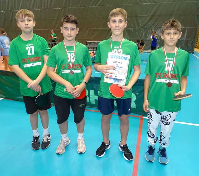 [FOTO] Zawodnicy z klas 5-6 szkół podstawowych rywalizowali w turnieju tenisa stołowego