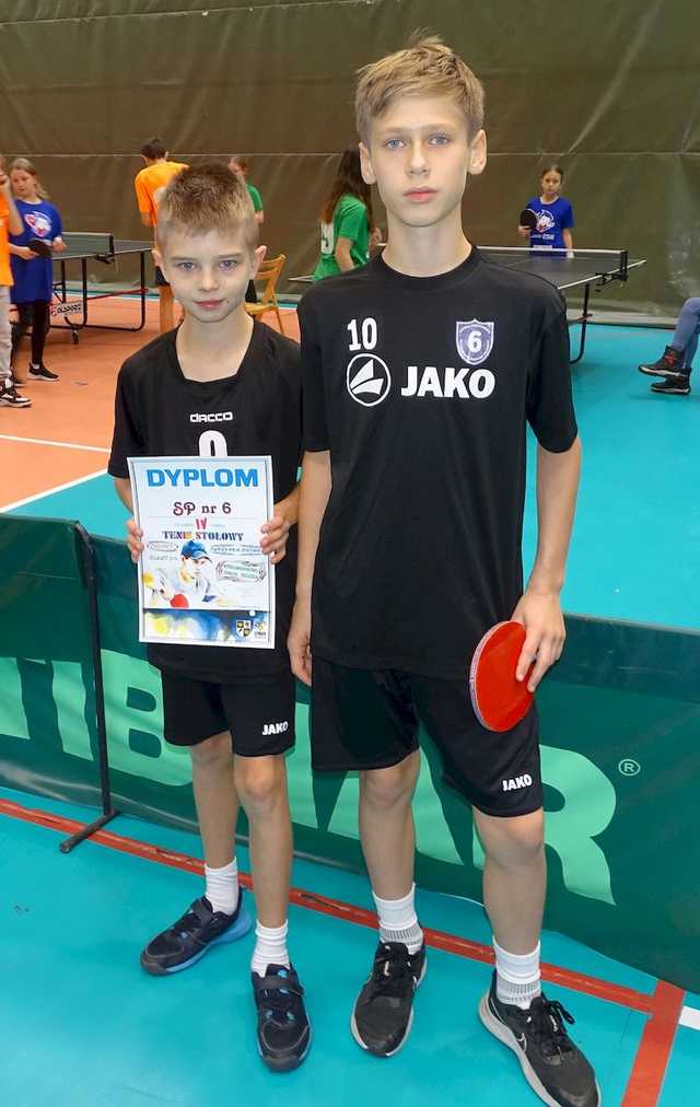 [FOTO] Zawodnicy z klas 5-6 szkół podstawowych rywalizowali w turnieju tenisa stołowego