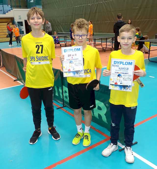 [FOTO] Zawodnicy z klas 5-6 szkół podstawowych rywalizowali w turnieju tenisa stołowego